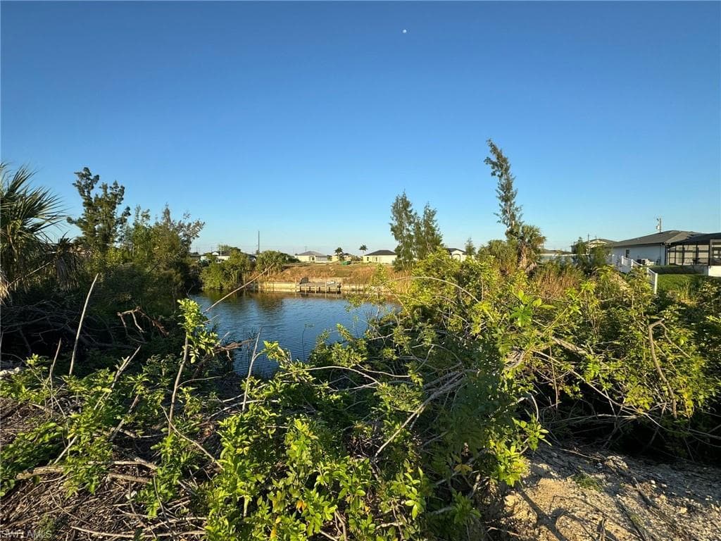 2115 2nd Pl, Cape Coral, FL 33993-4