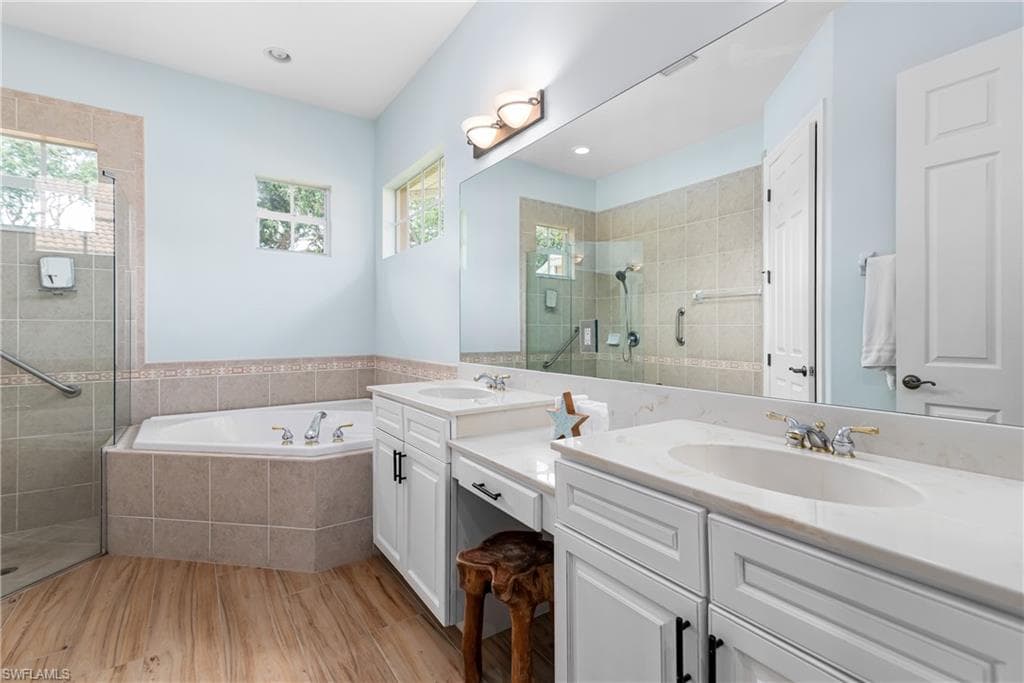 6840 Bent Grass Dr, Naples, FL 34113-17
