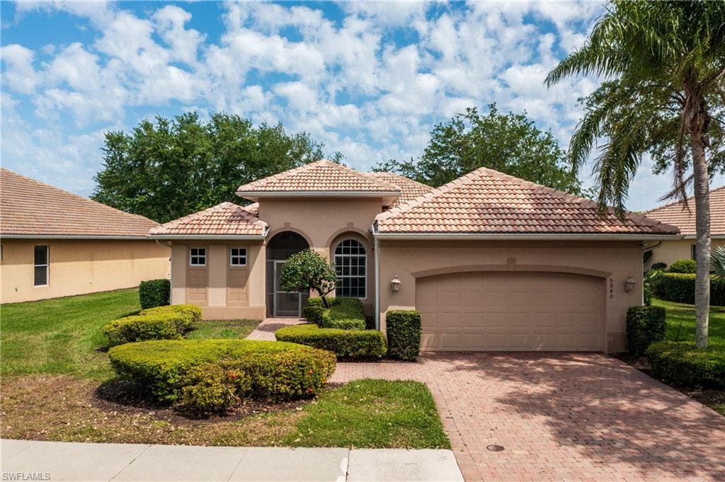 6840 Bent Grass Dr, Naples, FL 34113-3