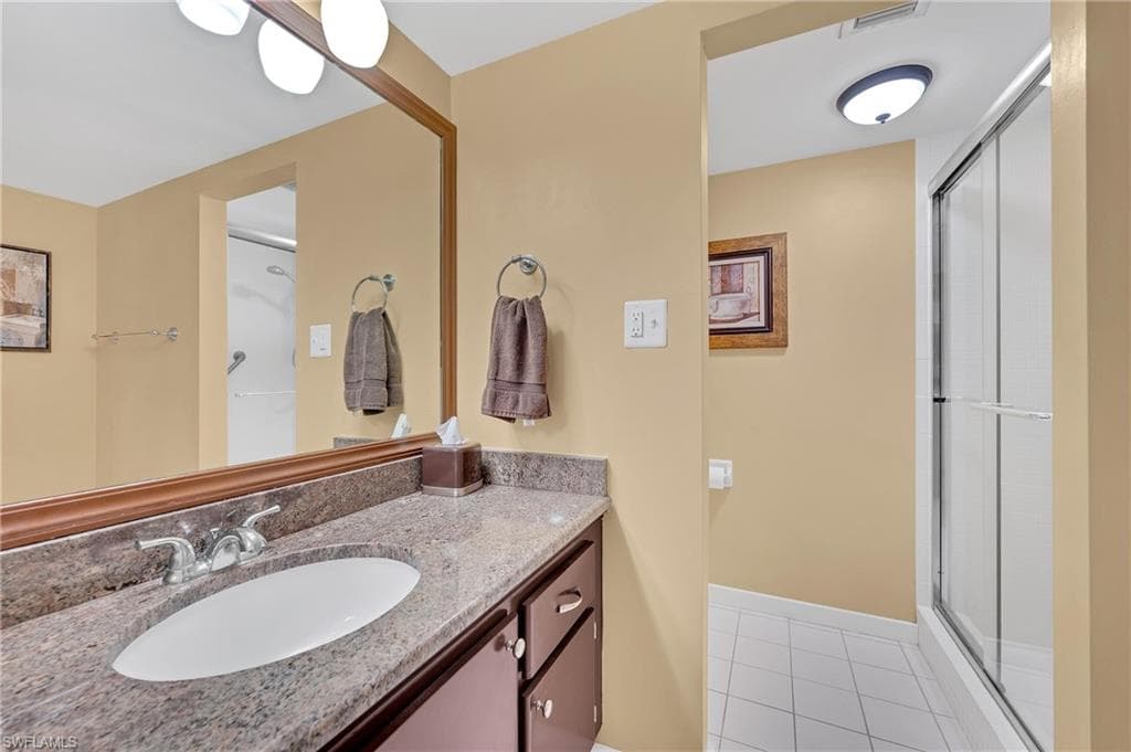 215 Cypress Way E D8, Naples, FL 34110-10