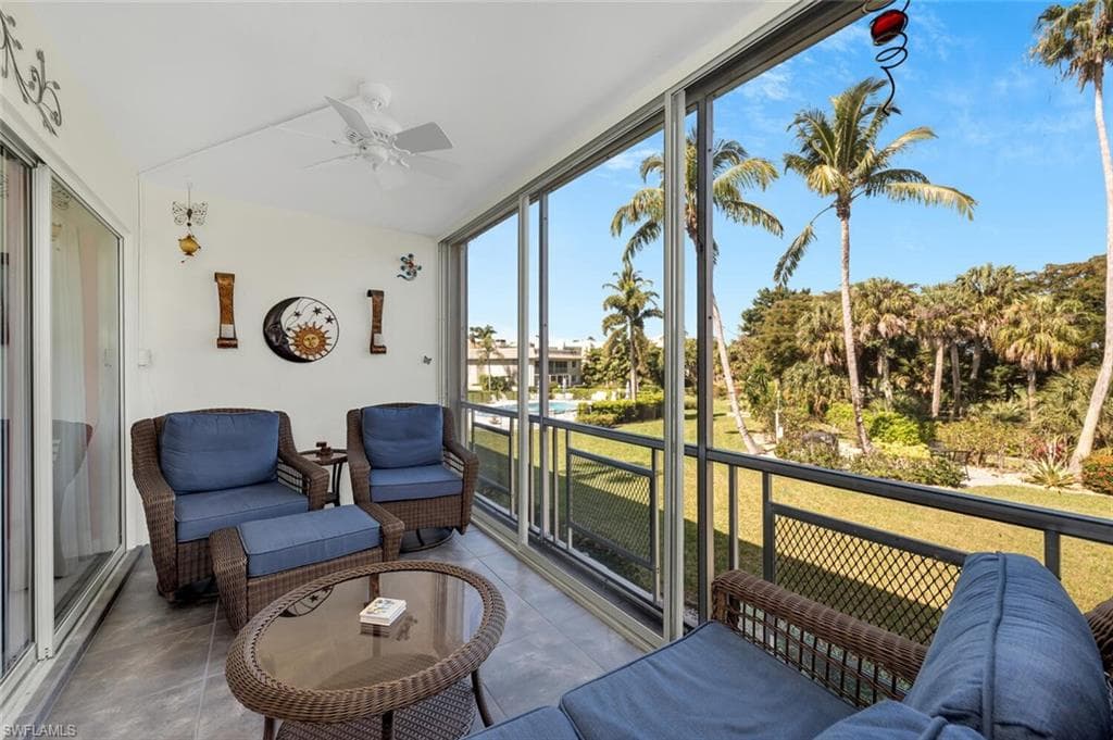 215 Cypress Way E D8, Naples, FL 34110-13