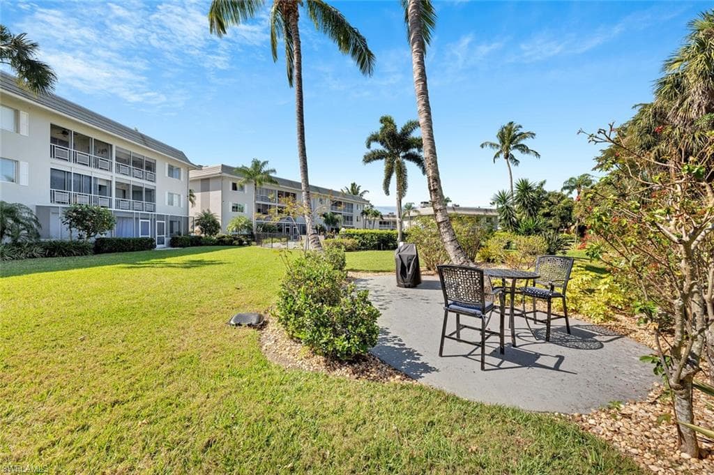 215 Cypress Way E D8, Naples, FL 34110-14
