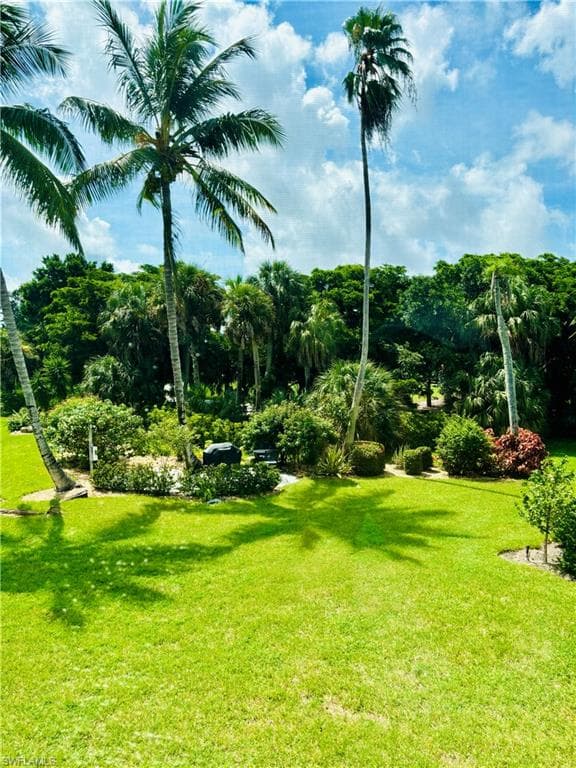 215 Cypress Way E D8, Naples, FL 34110-15