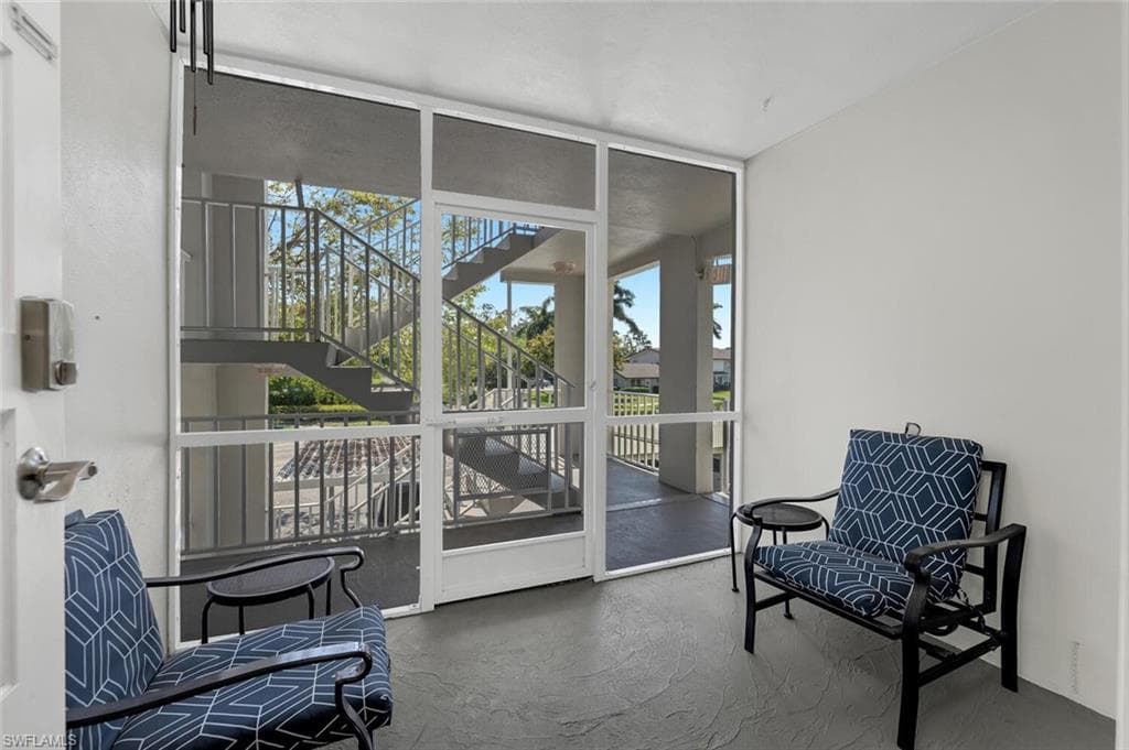 215 Cypress Way E D8, Naples, FL 34110-16