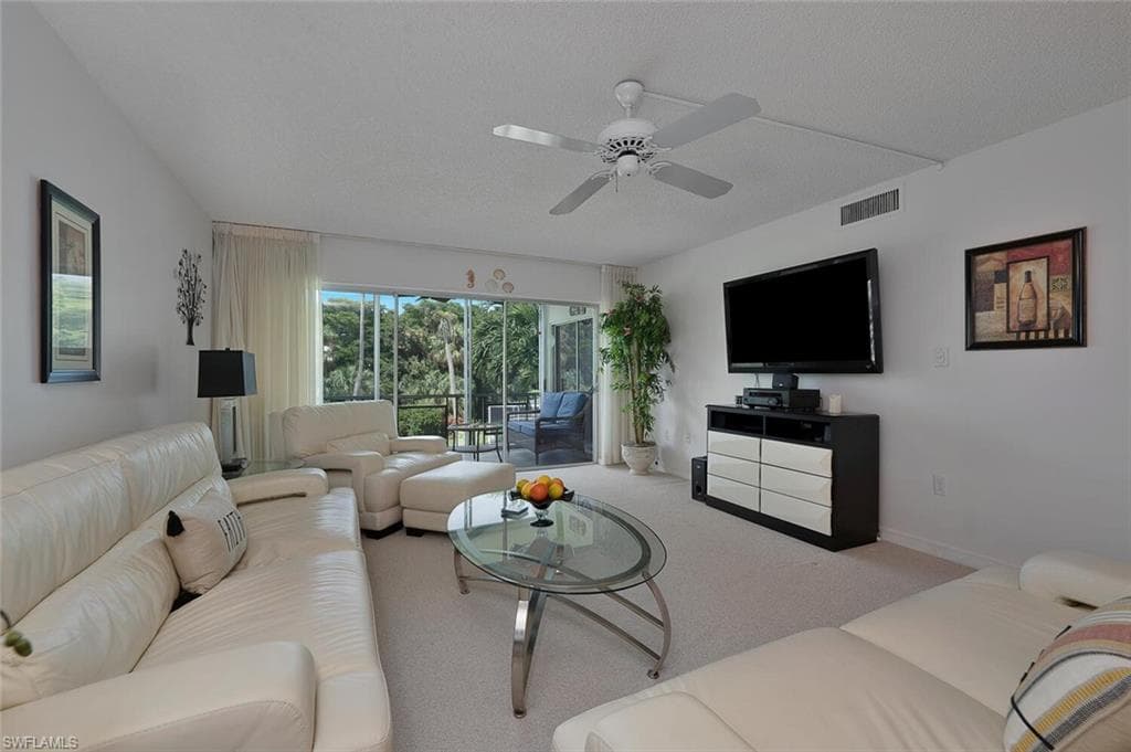 215 Cypress Way E D8, Naples, FL 34110-3