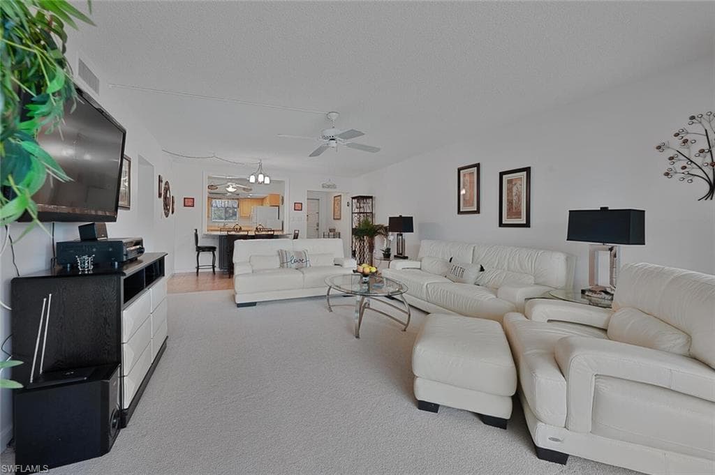 215 Cypress Way E D8, Naples, FL 34110-4
