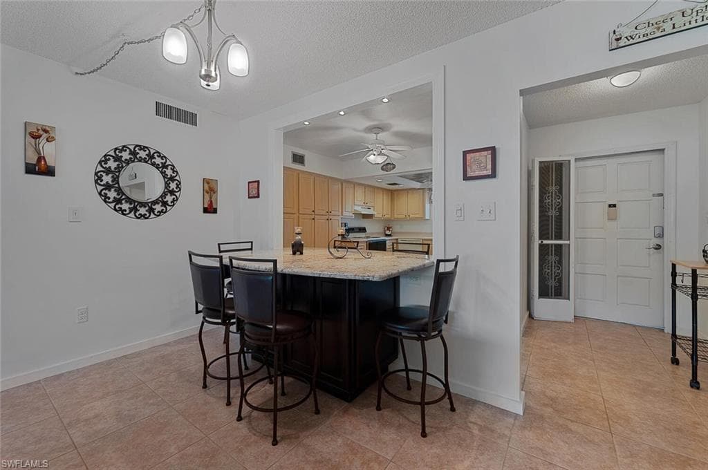 215 Cypress Way E D8, Naples, FL 34110-4