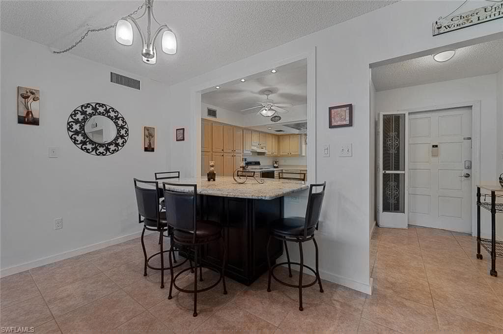215 Cypress Way E D8, Naples, FL 34110-5