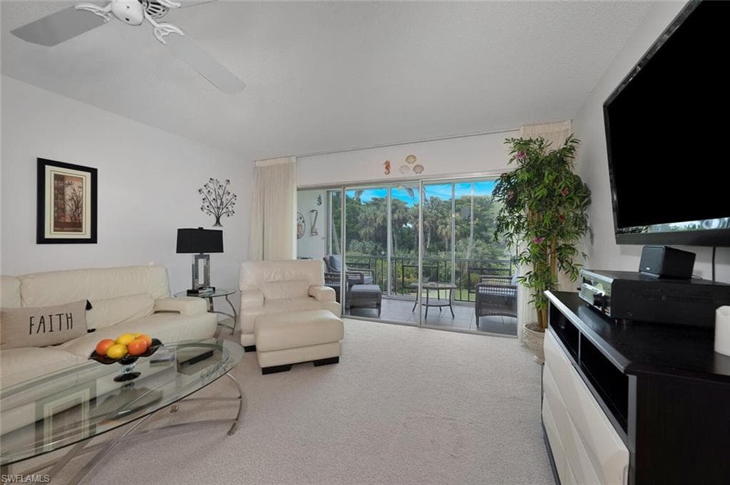215 Cypress Way E D8, Naples, FL 34110-6