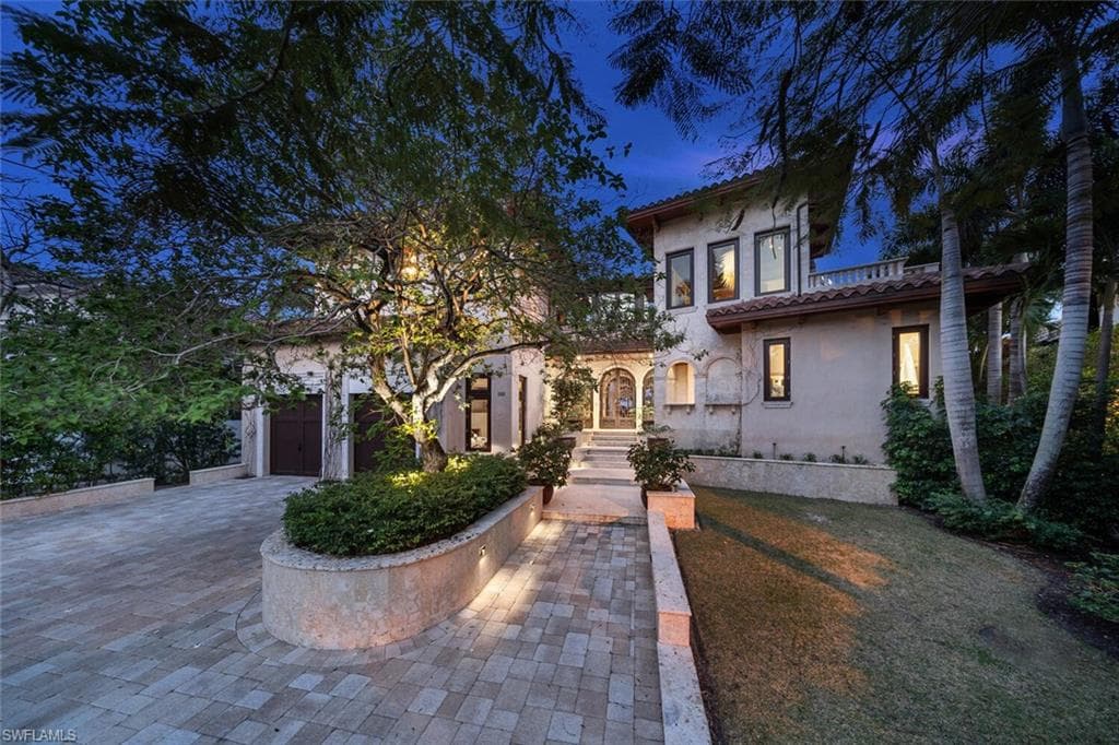 2233 Forrest Ln, Naples, FL 34102-11