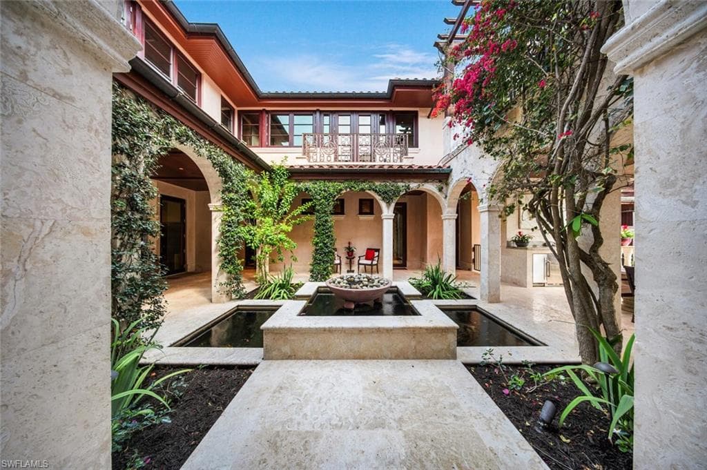 2233 Forrest Ln, Naples, FL 34102-12