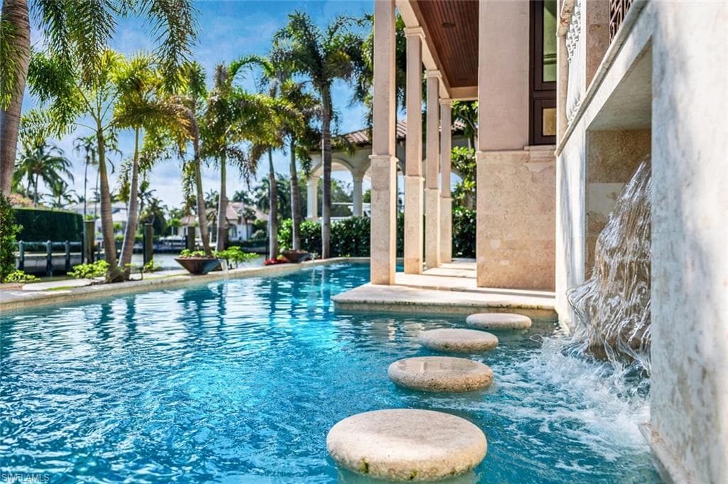 2233 Forrest Ln, Naples, FL 34102-13
