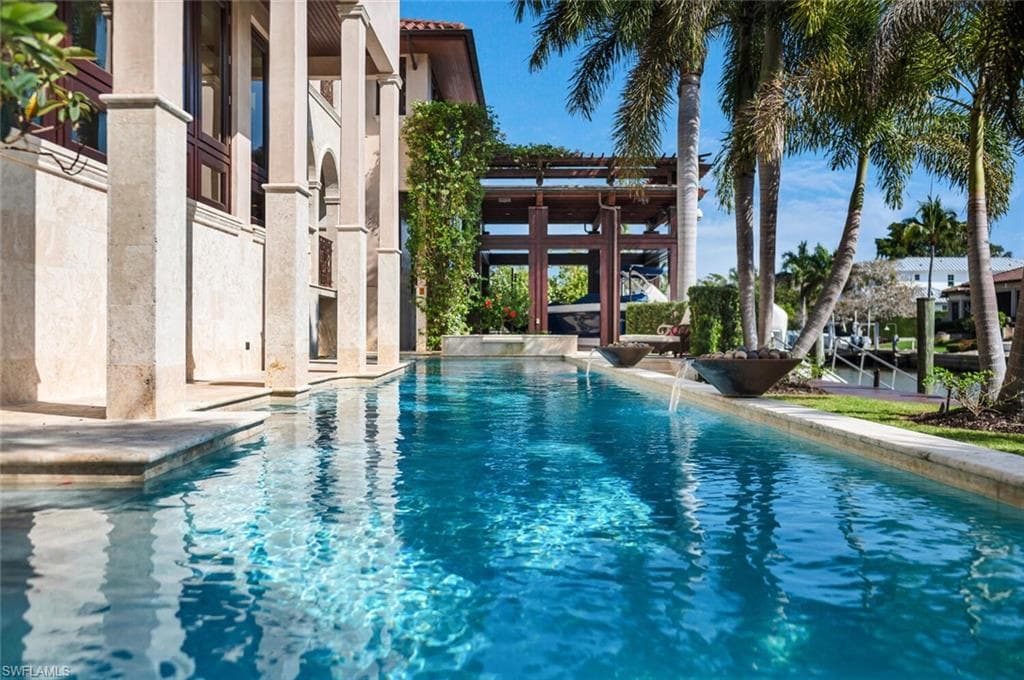 2233 Forrest Ln, Naples, FL 34102-15