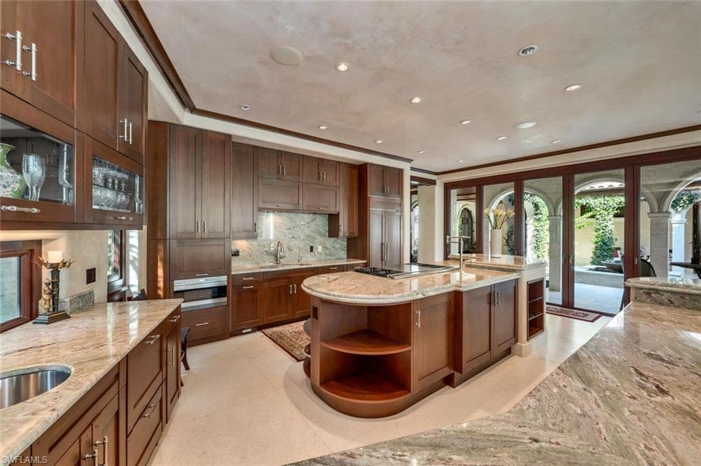 2233 Forrest Ln, Naples, FL 34102-18