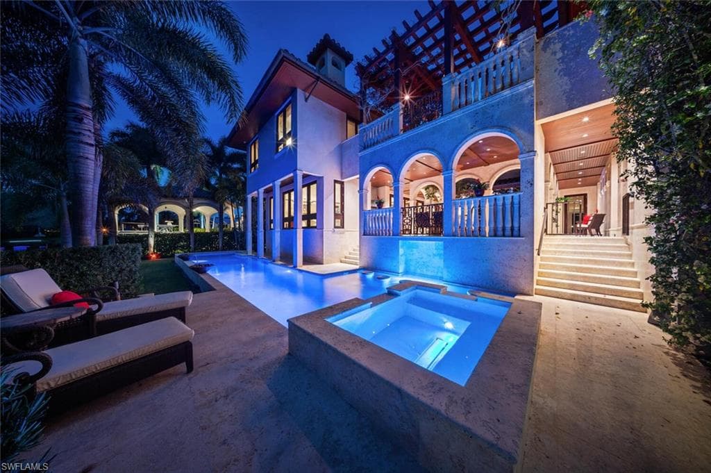 2233 Forrest Ln, Naples, FL 34102-2