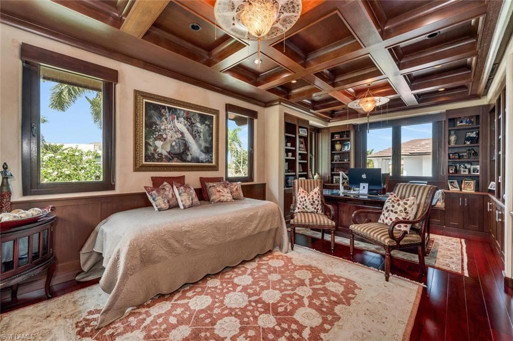 2233 Forrest Ln, Naples, FL 34102-38