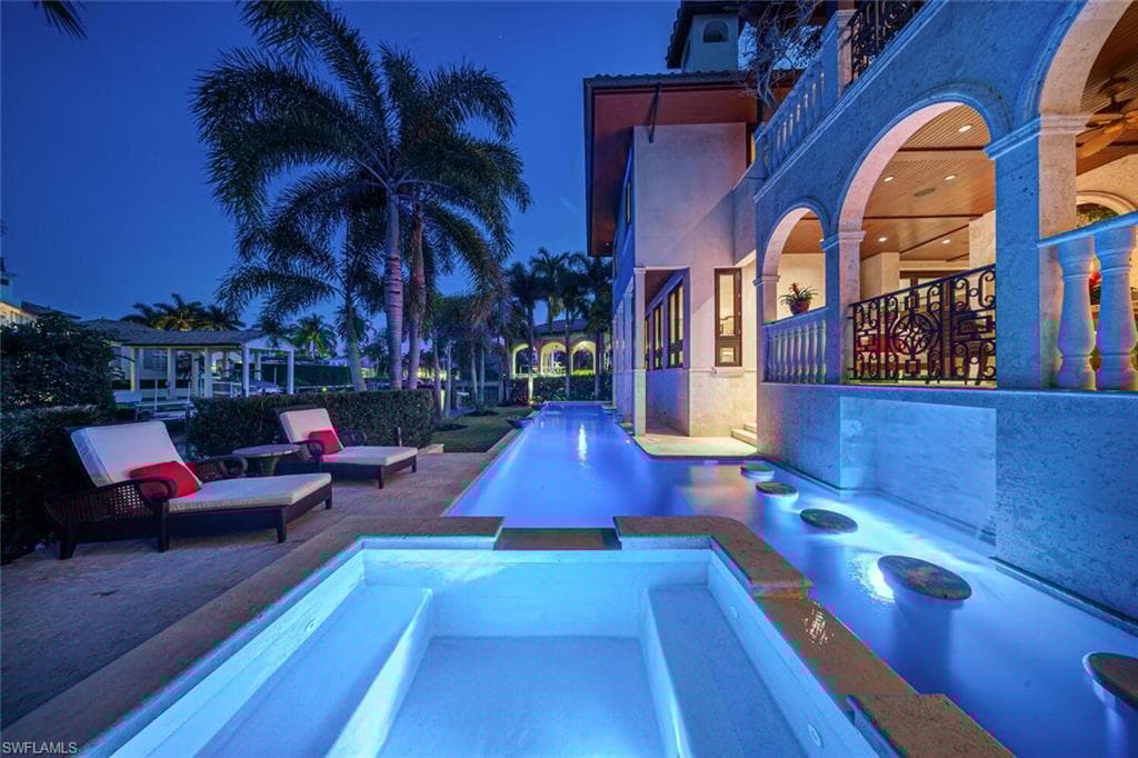 2233 Forrest Ln, Naples, FL 34102-40
