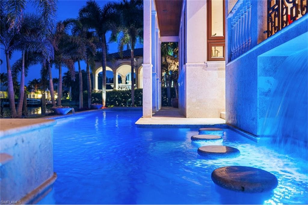 2233 Forrest Ln, Naples, FL 34102-41