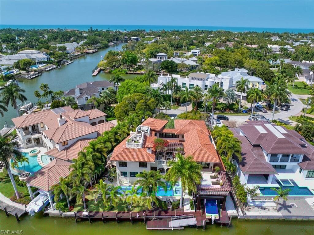 2233 Forrest Ln, Naples, FL 34102-47