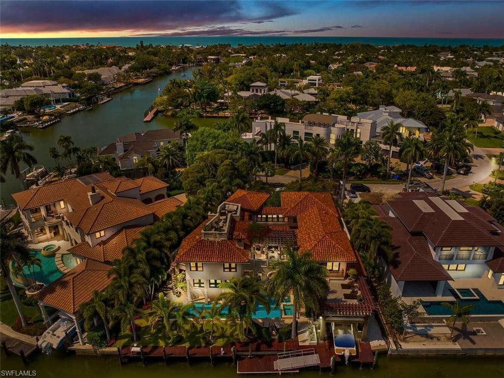 2233 Forrest Ln, Naples, FL 34102-48