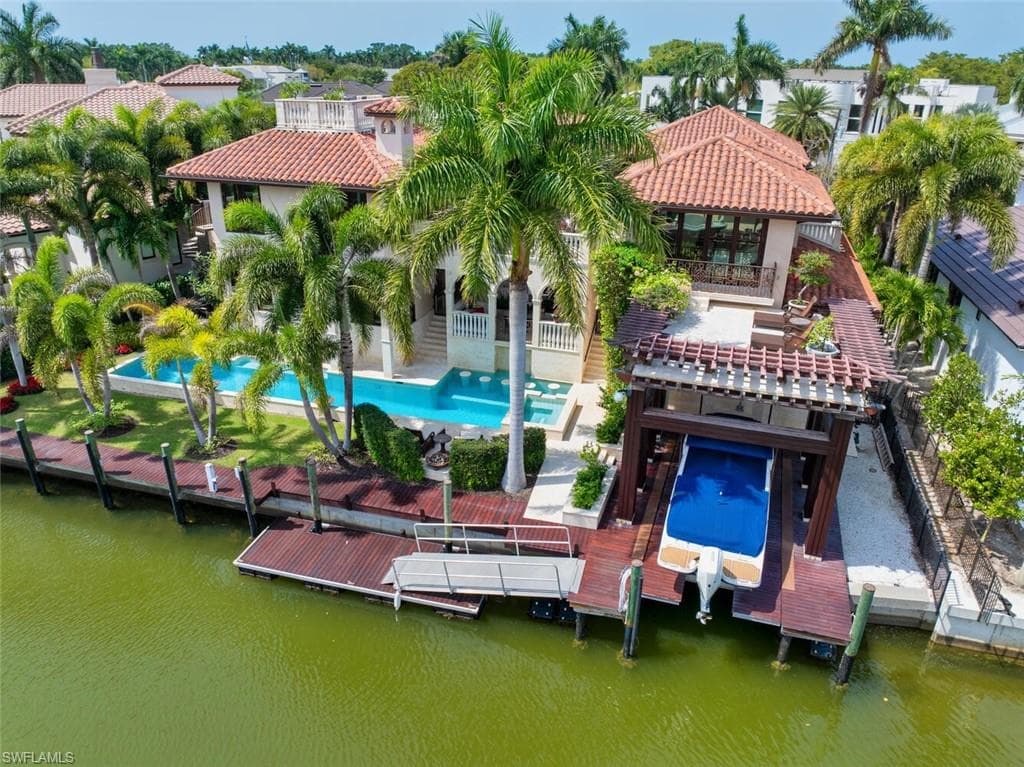 2233 Forrest Ln, Naples, FL 34102-6