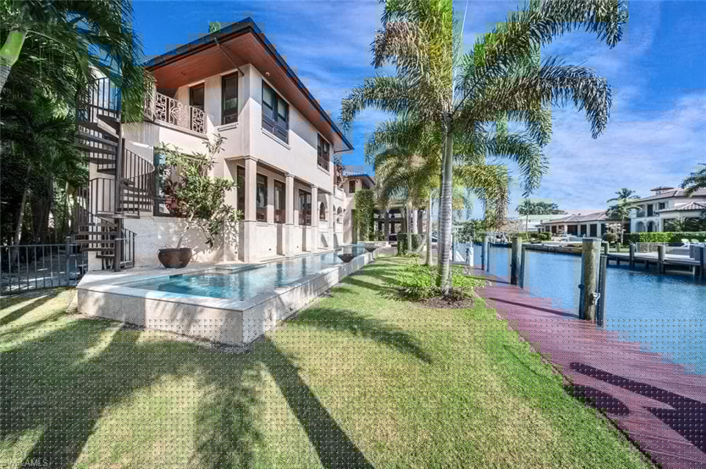 2233 Forrest Ln, Naples, FL 34102-7