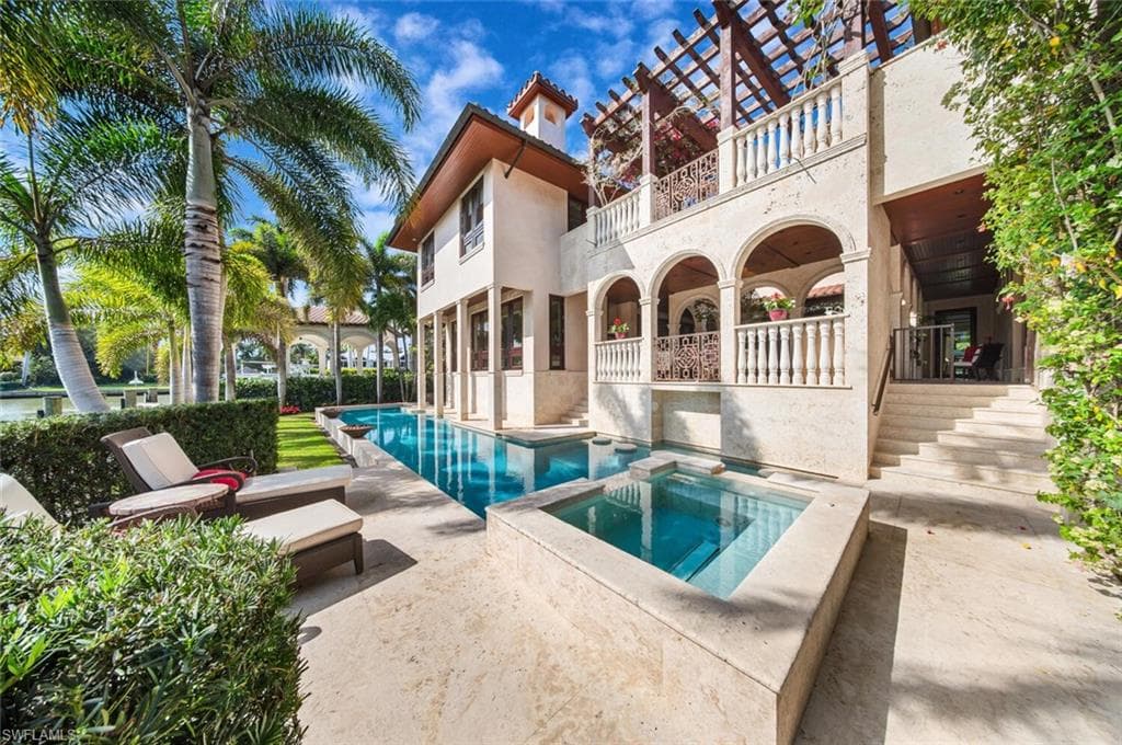 2233 Forrest Ln, Naples, FL 34102-8