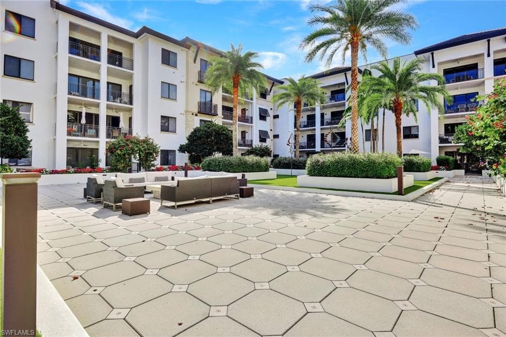 1030 3rd Ave S 514, Naples, FL 34102-32