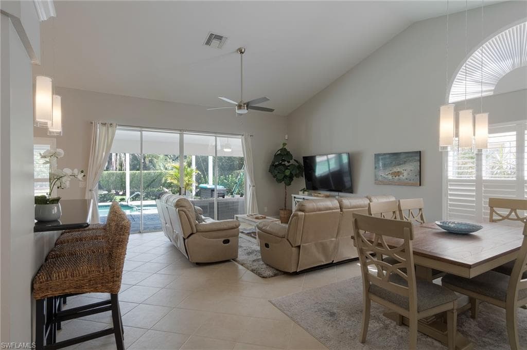 700 Lambton Ln, Naples, FL 34104-4