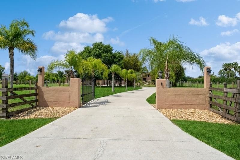 6670 Pangola Rd, Fort Myers, FL 33905-39