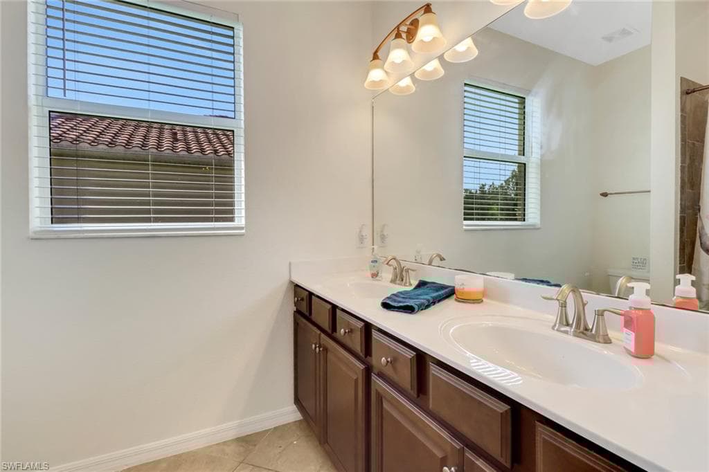 2215 Vermont Ln, Naples, FL 34120-9