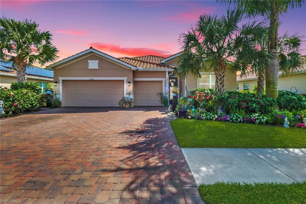 2215 Vermont Ln, Naples, FL 34120-2