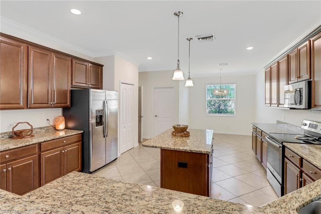 2215 Vermont Ln, Naples, FL 34120-4