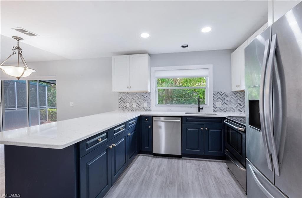 374 Dover Pl 803, Naples, FL 34104-9