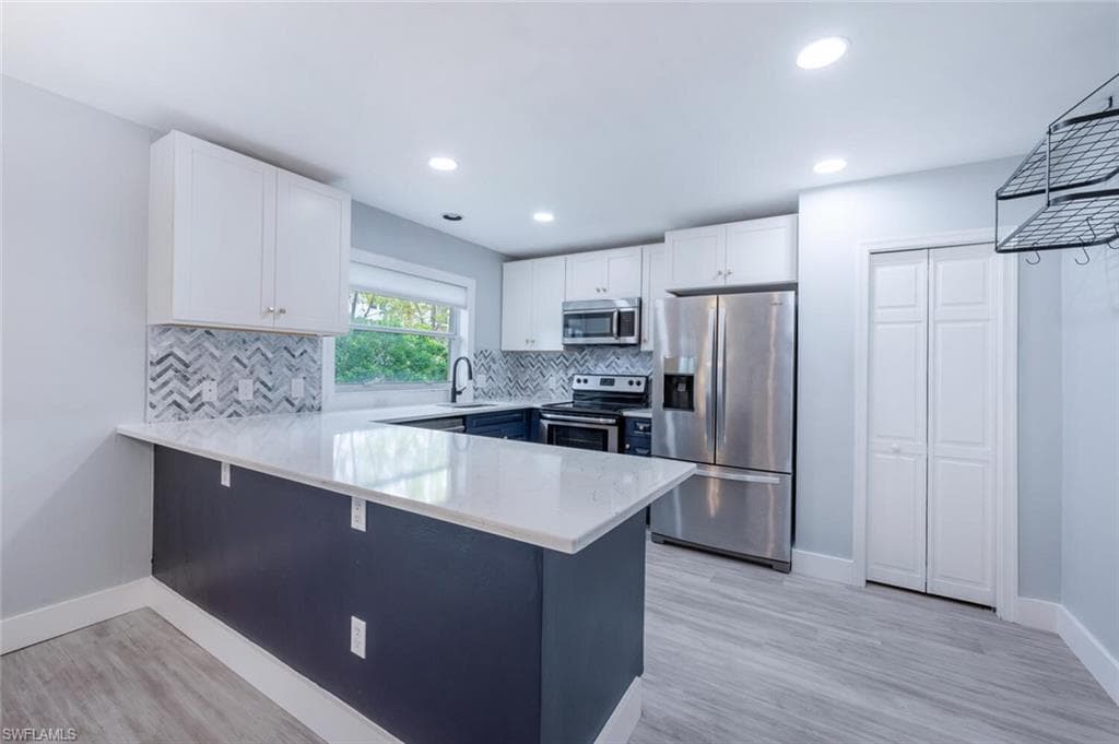 374 Dover Pl 803, Naples, FL 34104-8