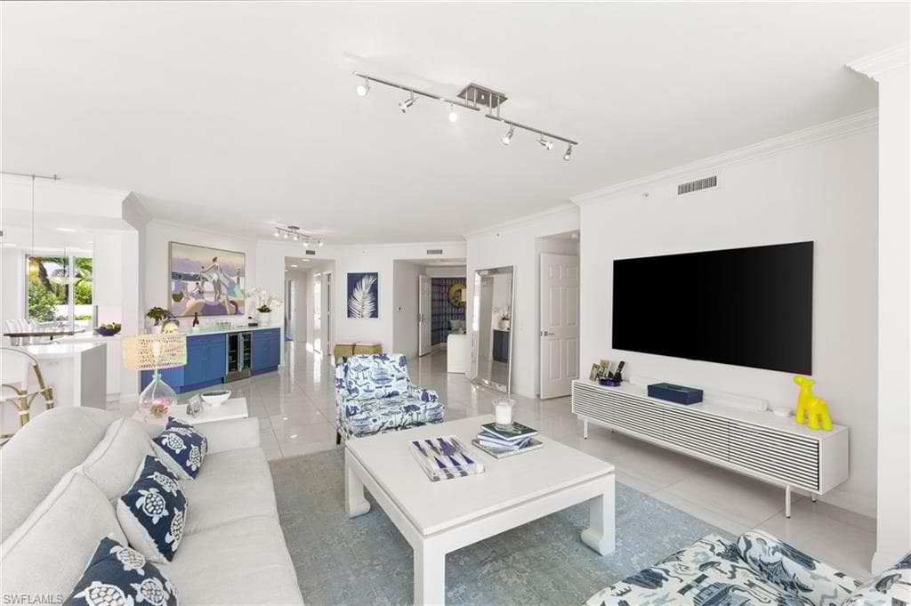 455 Cove Tower Dr 304, Naples, FL 34110-15