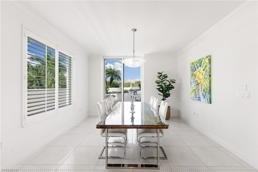 455 Cove Tower Dr 304, Naples, FL 34110-16