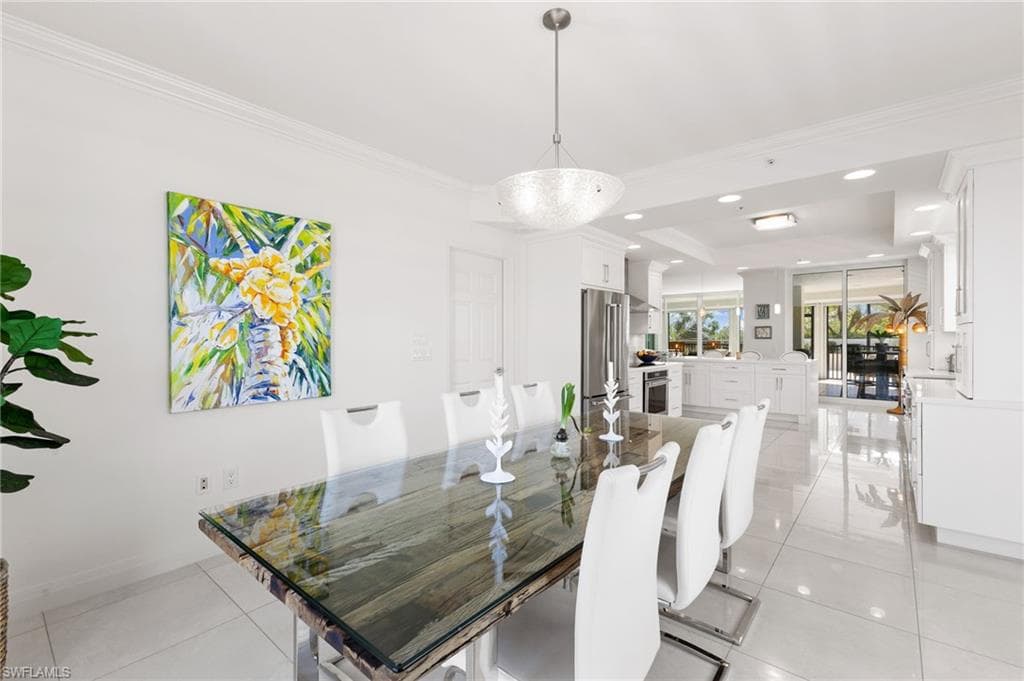 455 Cove Tower Dr 304, Naples, FL 34110-17