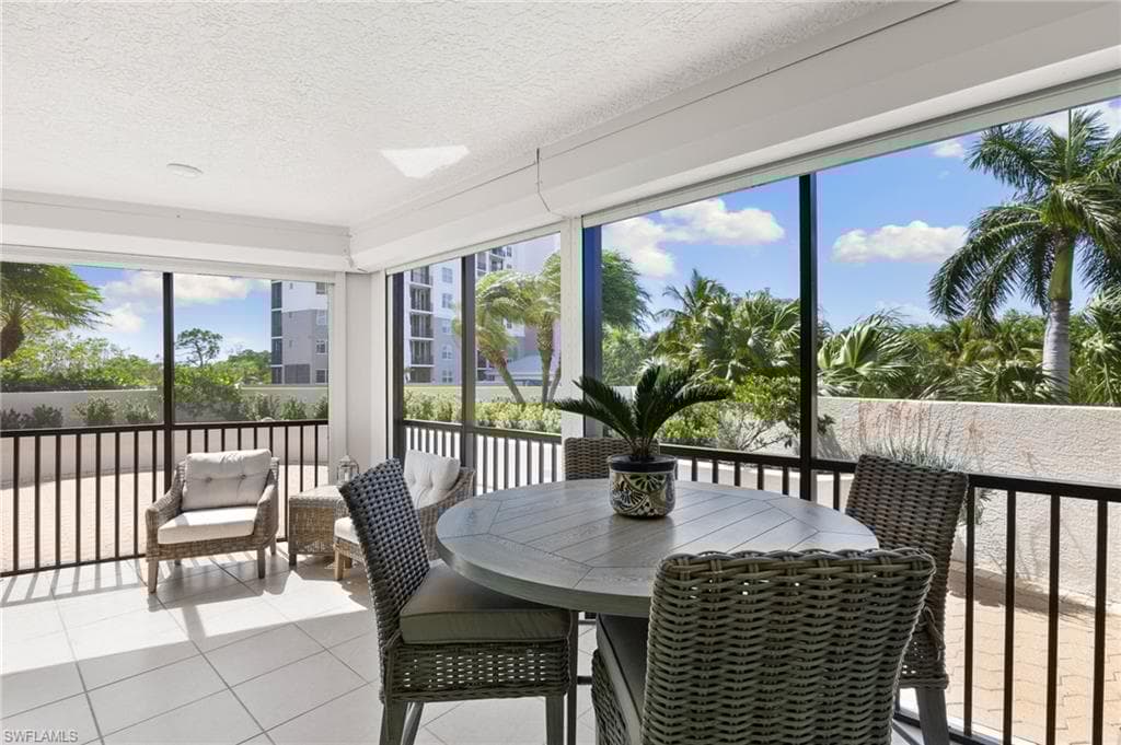 455 Cove Tower Dr 304, Naples, FL 34110-21