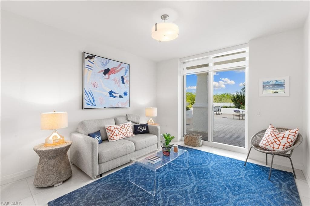 455 Cove Tower Dr 304, Naples, FL 34110-26