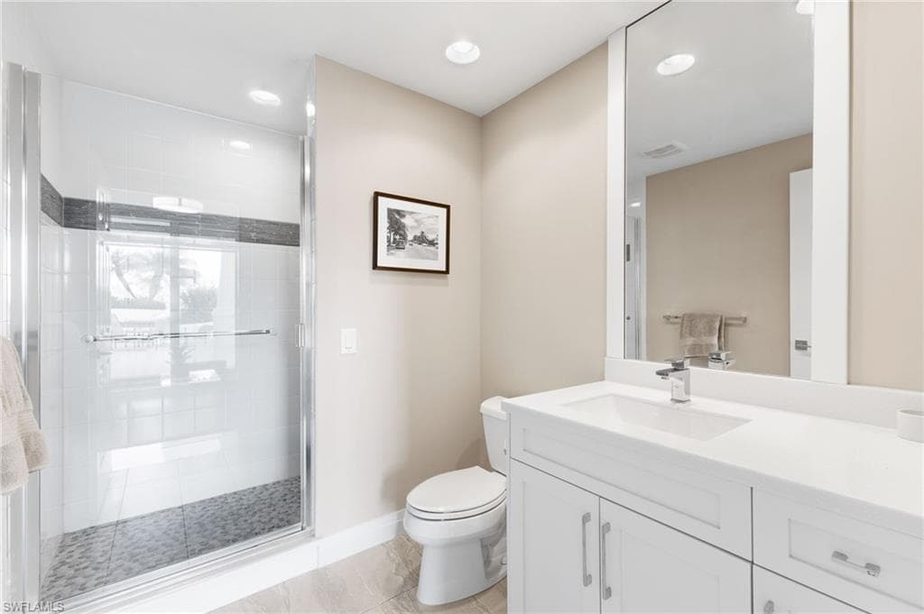 455 Cove Tower Dr 304, Naples, FL 34110-27