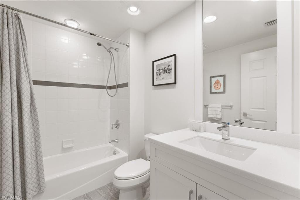 455 Cove Tower Dr 304, Naples, FL 34110-29