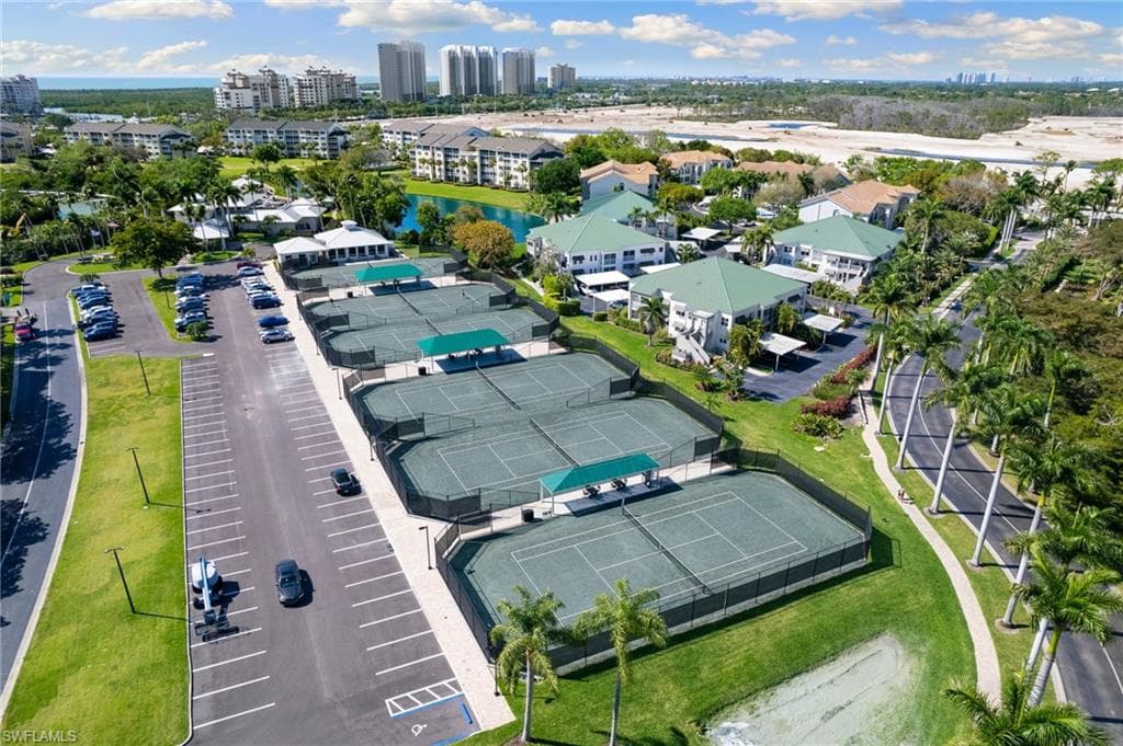 455 Cove Tower Dr 304, Naples, FL 34110-40