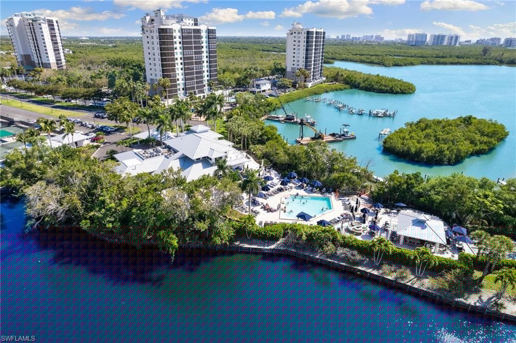 455 Cove Tower Dr 304, Naples, FL 34110-41