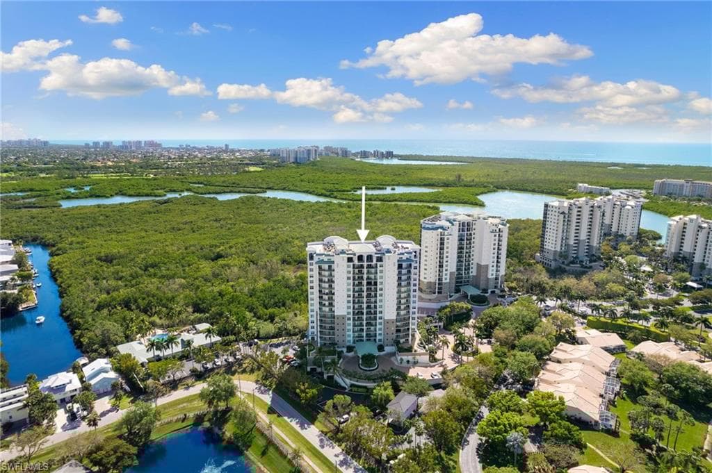 455 Cove Tower Dr 304, Naples, FL 34110-42