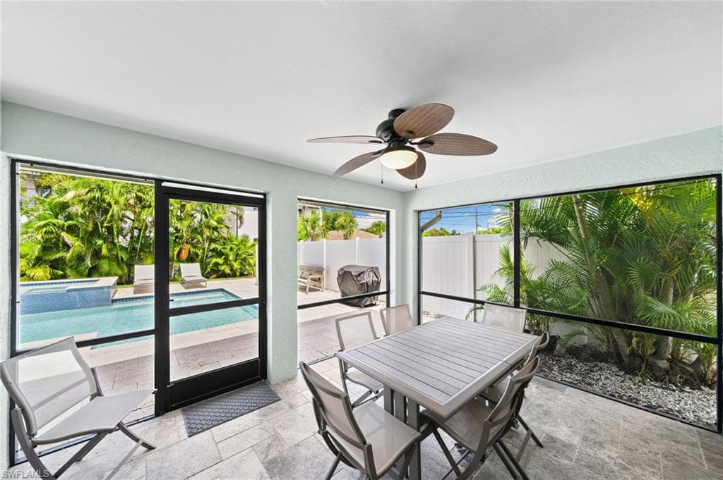 521 102nd Ave N, Naples, FL 34108-25