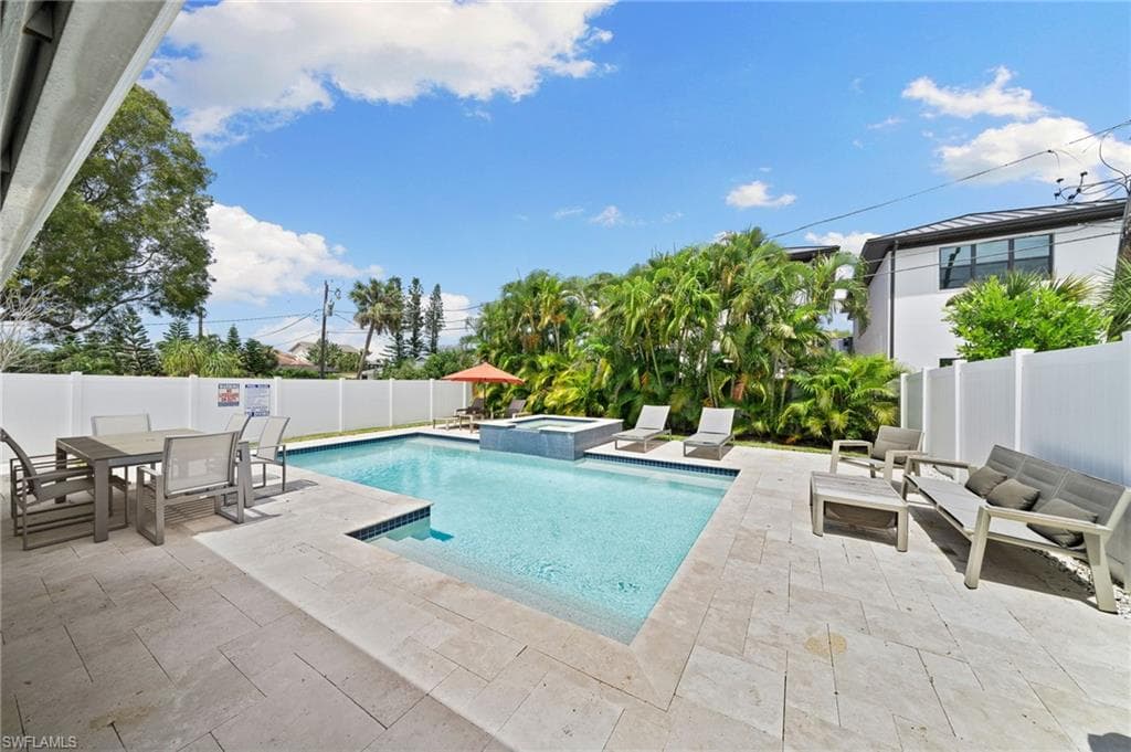 521 102nd Ave N, Naples, FL 34108-26