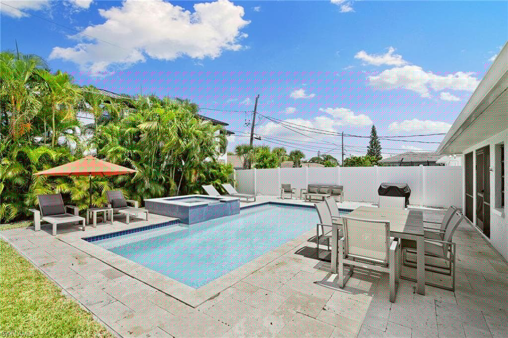521 102nd Ave N, Naples, FL 34108-27