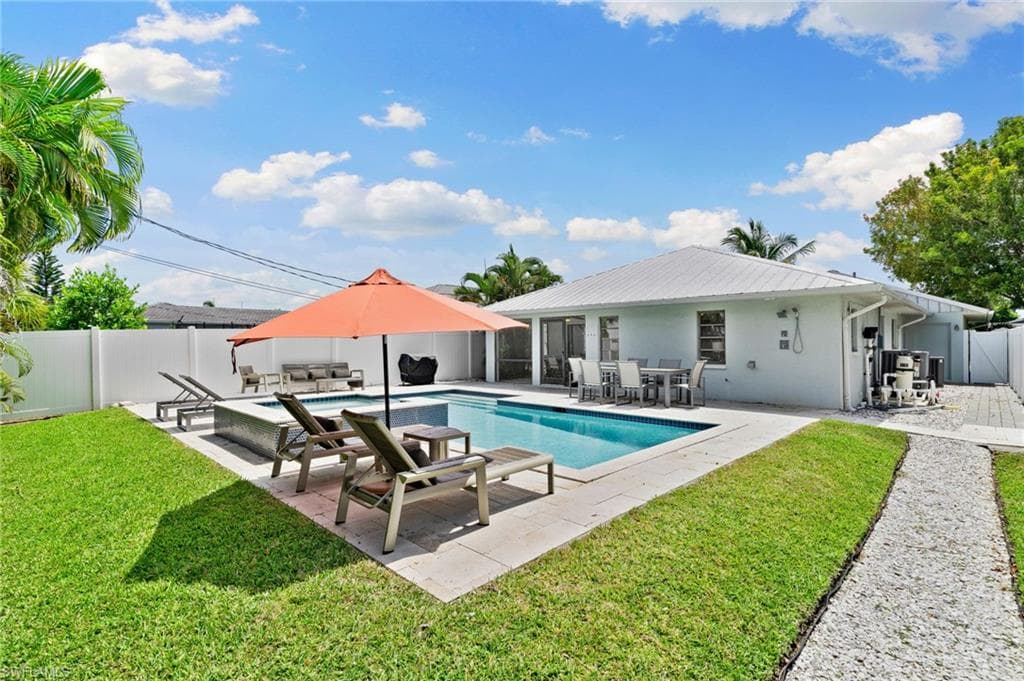 521 102nd Ave N, Naples, FL 34108-28