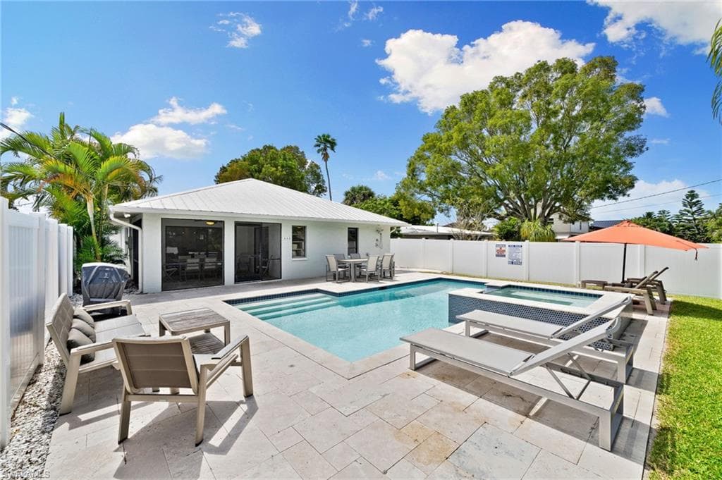 521 102nd Ave N, Naples, FL 34108-2